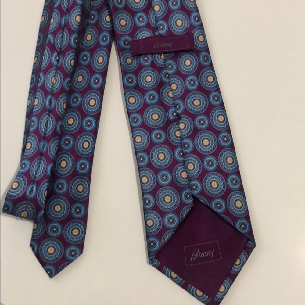 Brioni 100% sets silk tie. Made in Italy